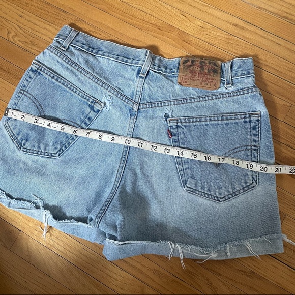 SOLD. Levi’s | Vintage distressed jean shorts - Picture 7 of 9